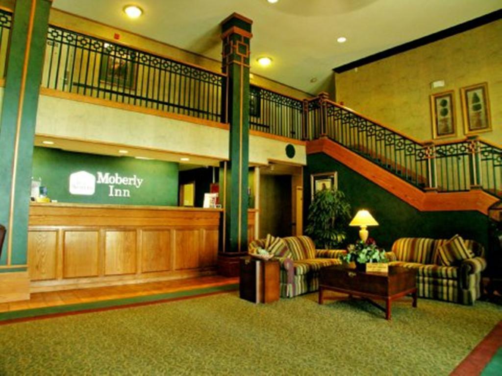 Moberly Inn & Suites Exteriör bild