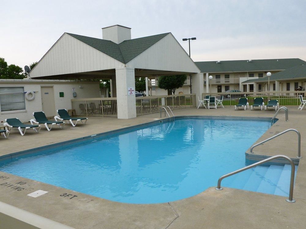 Moberly Inn & Suites Exteriör bild