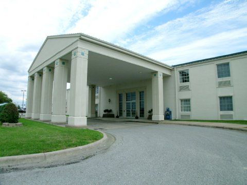 Moberly Inn & Suites Exteriör bild